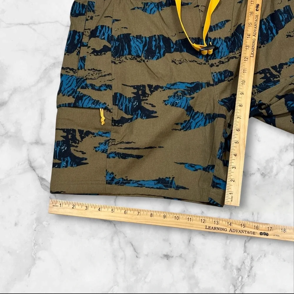 The North Face Men XXL Relaxed Fit Class V Bltd Shorts Camo Print Casual Outdoor